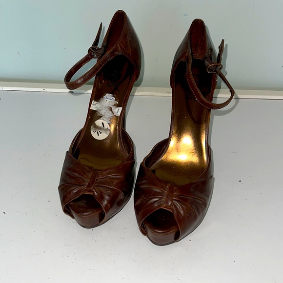 Faux leather bow heels - Picture 1 of 4